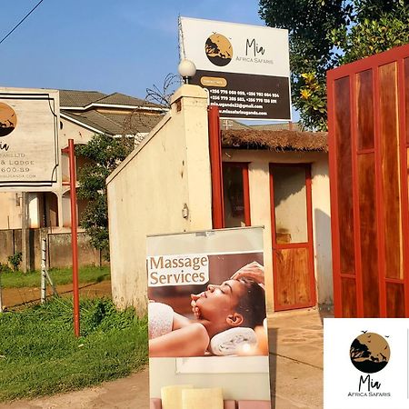 Mia Safari Lodge And Restaurant Entebbe Bagian luar foto
