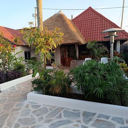 Mia Safari Lodge And Restaurant Entebbe Bagian luar foto