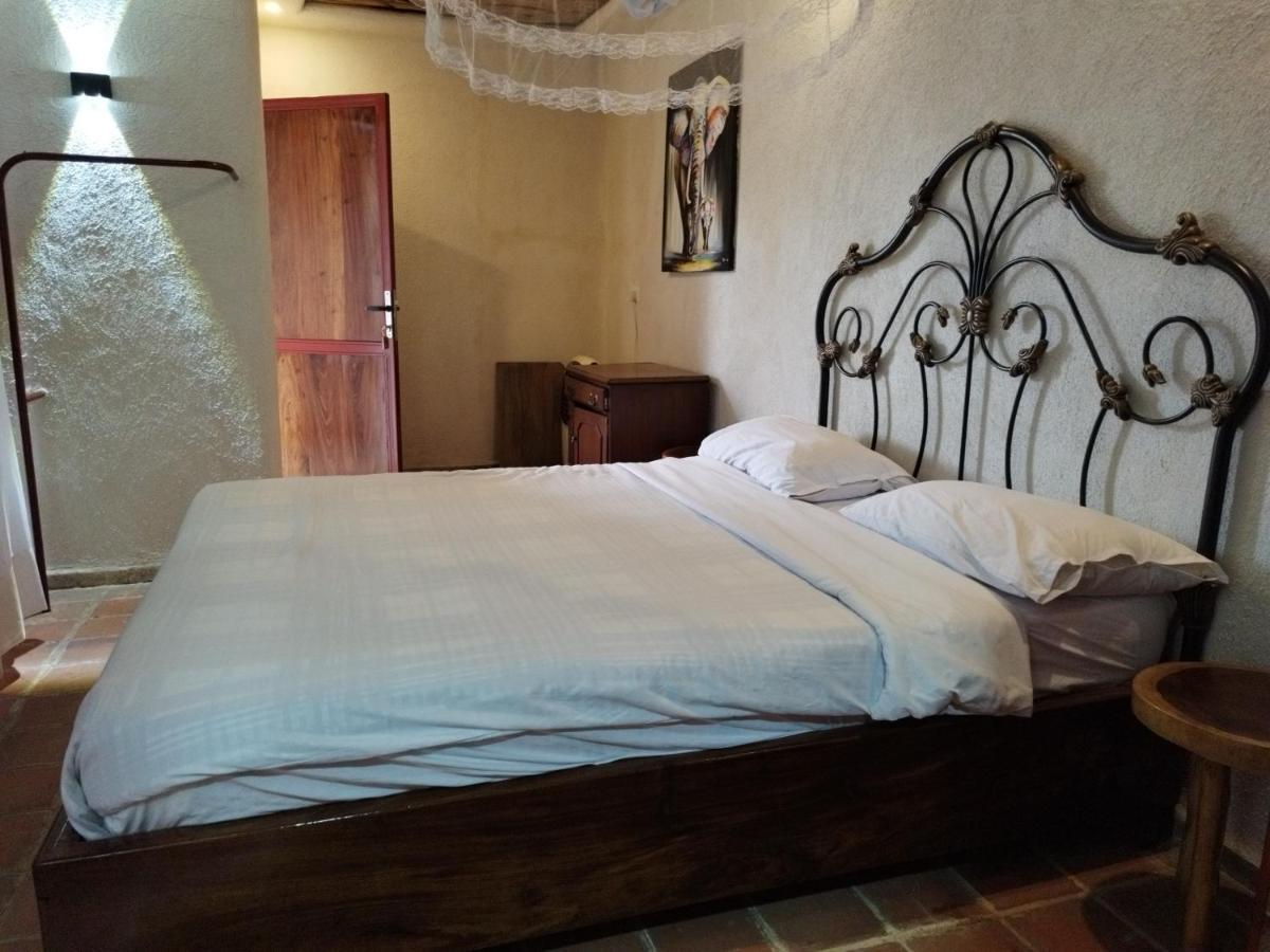 Mia Safari Lodge And Restaurant Entebbe Bagian luar foto