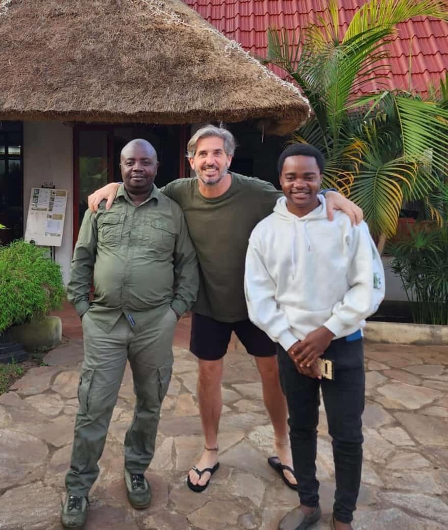 Mia Safari Lodge And Restaurant Entebbe Bagian luar foto