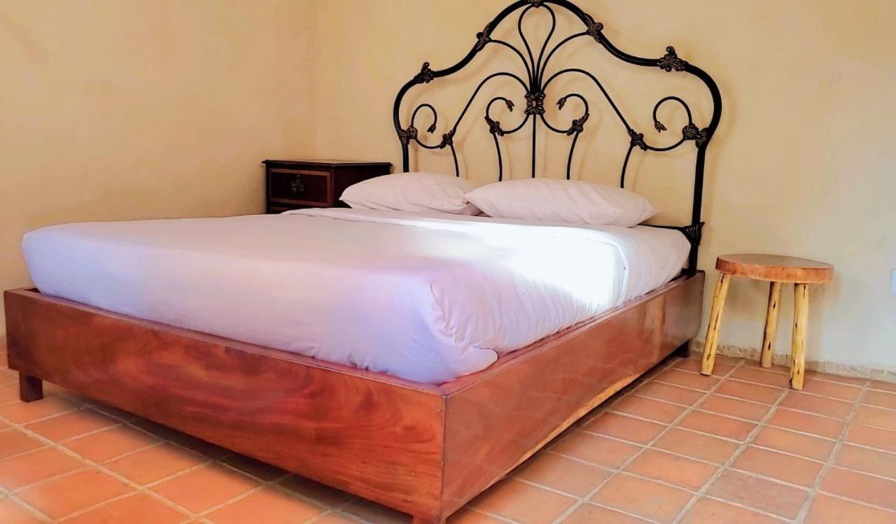 Mia Safari Lodge And Restaurant Entebbe Bagian luar foto