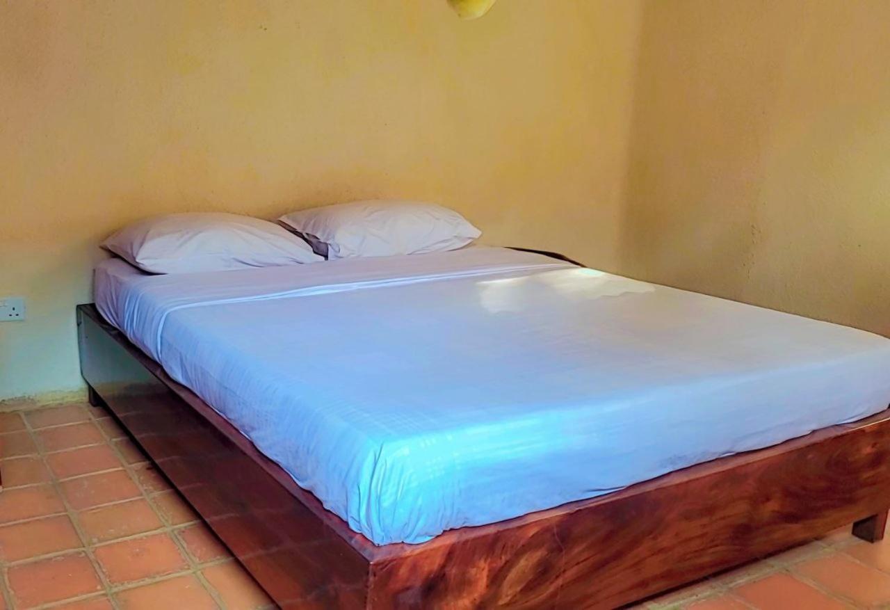 Mia Safari Lodge And Restaurant Entebbe Bagian luar foto