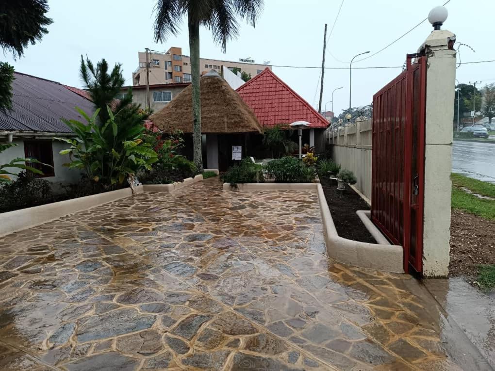 Mia Safari Lodge And Restaurant Entebbe Bagian luar foto