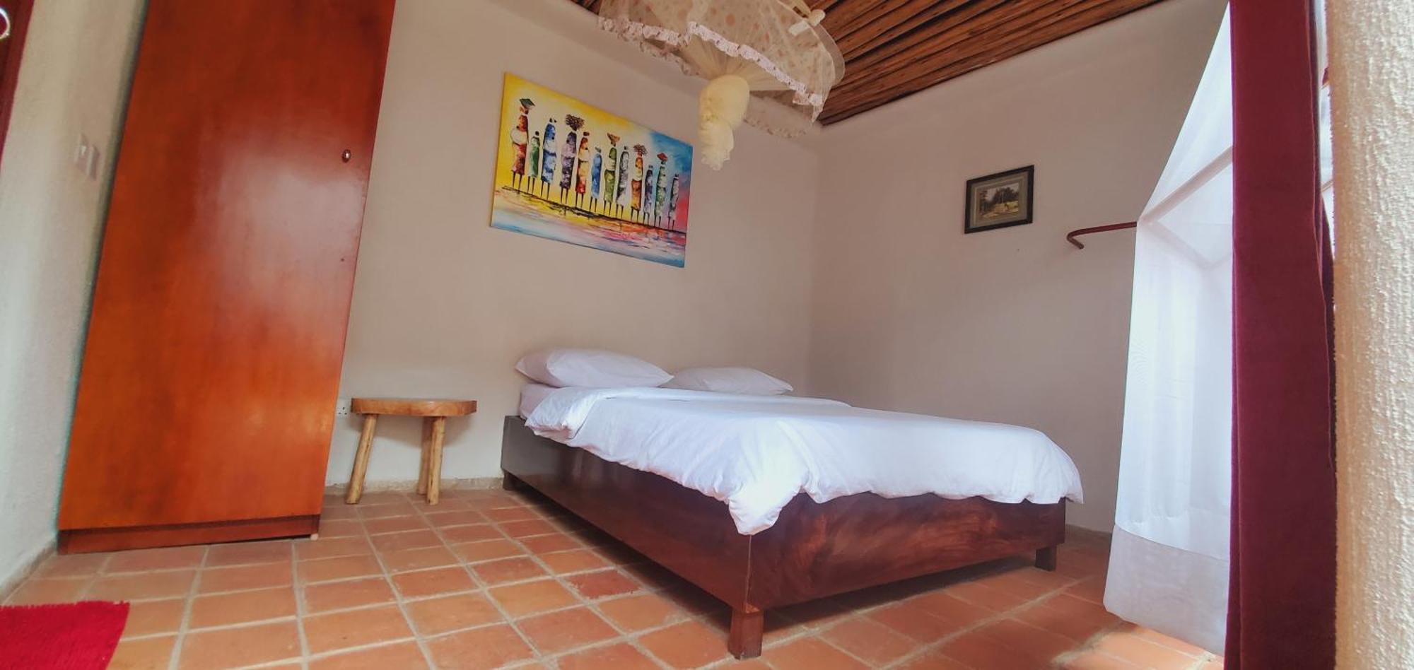 Mia Safari Lodge And Restaurant Entebbe Bagian luar foto