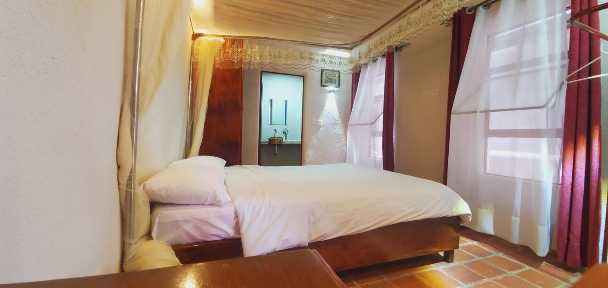 Mia Safari Lodge And Restaurant Entebbe Bagian luar foto