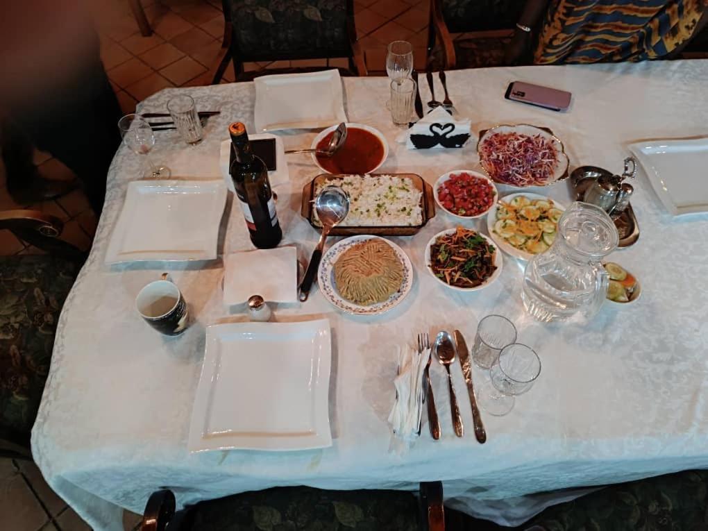 Mia Safari Lodge And Restaurant Entebbe Bagian luar foto