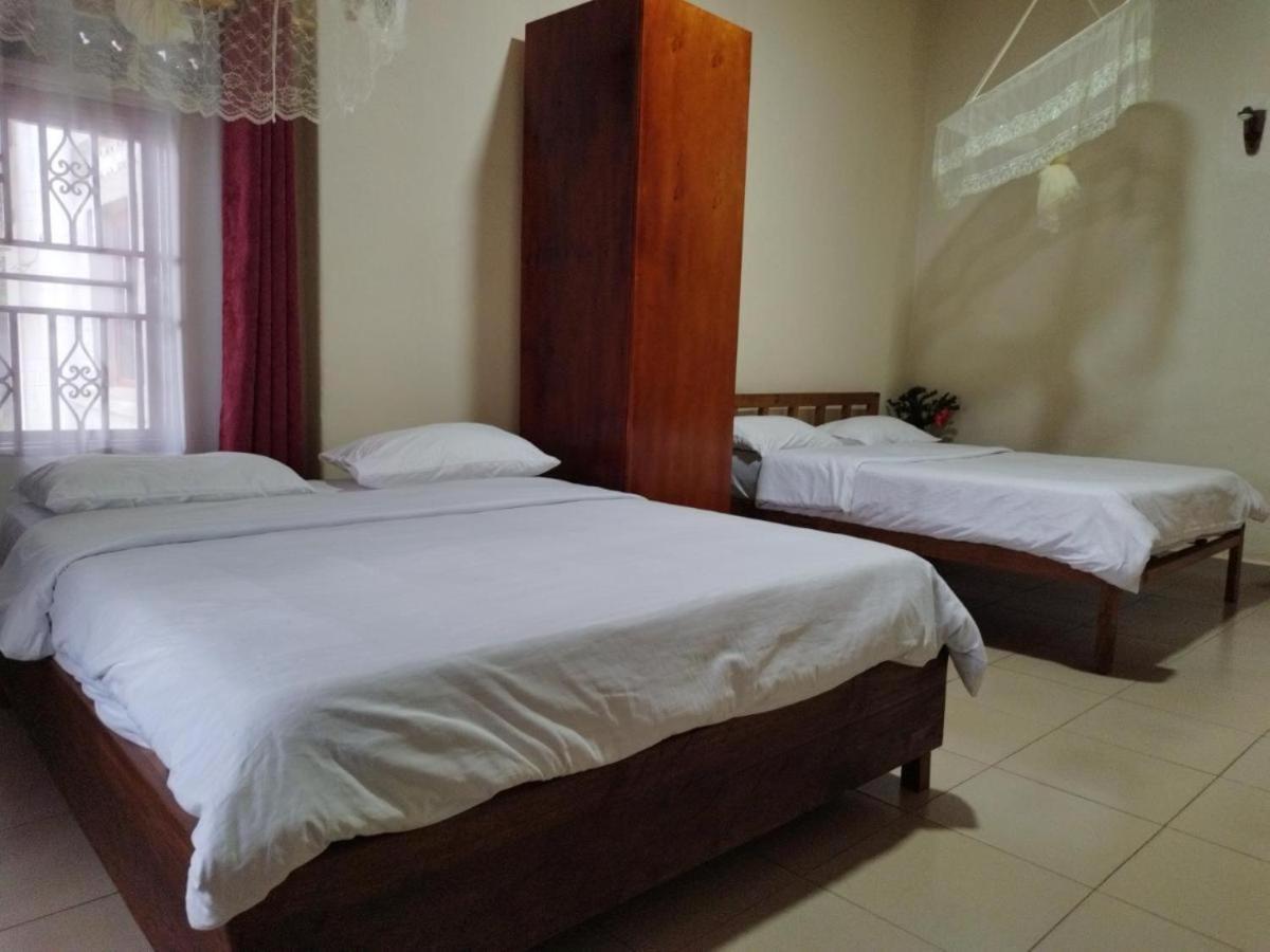 Mia Safari Lodge And Restaurant Entebbe Bagian luar foto